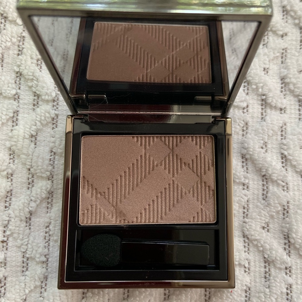 Burberry Sheer eye shadow in 09 Rosewood